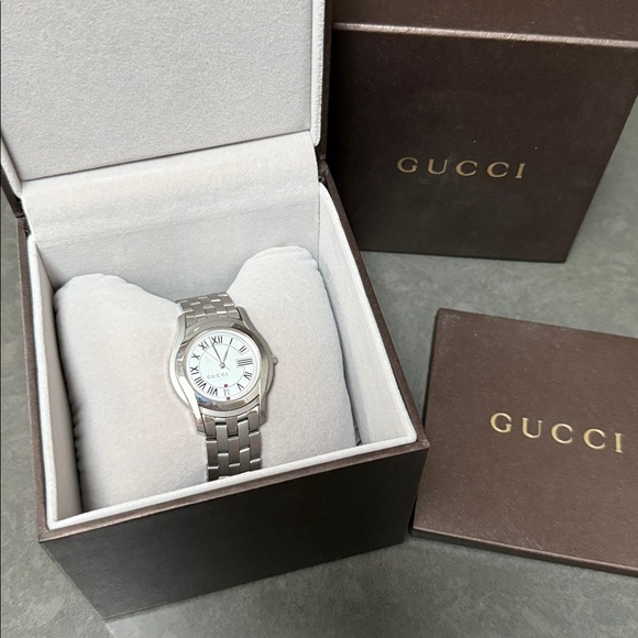 Mens Gucci 5500 M Stainless Steel Swiss Made Watch 💥💥 Full Set